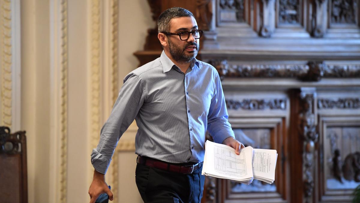 PSD impune condiții pentru a susține Legea salarizării. Manole: „O lege care provoacă nemulțumiri în rândul...” 2 PSD impune conditii pentru a sustine Legea salarizarii Manole O lege care provoaca nemultumiri in randul1786446892