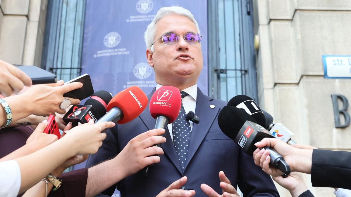 Pîslaru răspunde protestatarilor care i-au solicitat majorarea salariului minim: „Nu avem nicio marjă care să ne permită să luăm decizii” 2 Pislaru raspunde protestatarilor care i au solicitat majorarea salariului minim Nu avem nicio marja care sa ne permita sa luam decizii1787663668