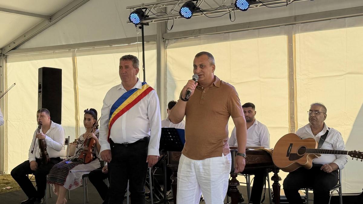 Președintele CJ Olt, Marius Oprescu, deține un Cartier. A făcut publică factura din 2022, după ce a fost... 2 Presedintele CJ Olt Marius Oprescu detine un Cartier A facut publica factura din 2022 dupa ce a fost1785926688