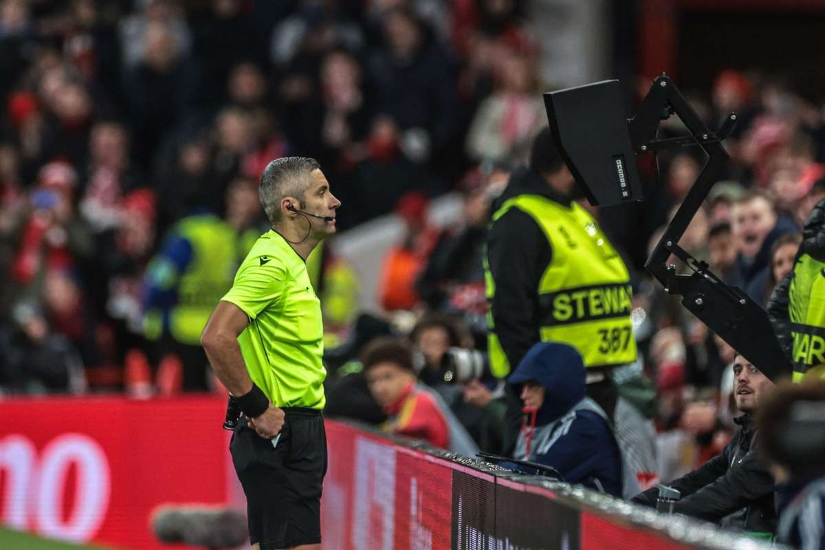 Radu Petrescu si Marian Barbu delegati in play off ul Ligii Conferintei1786769965