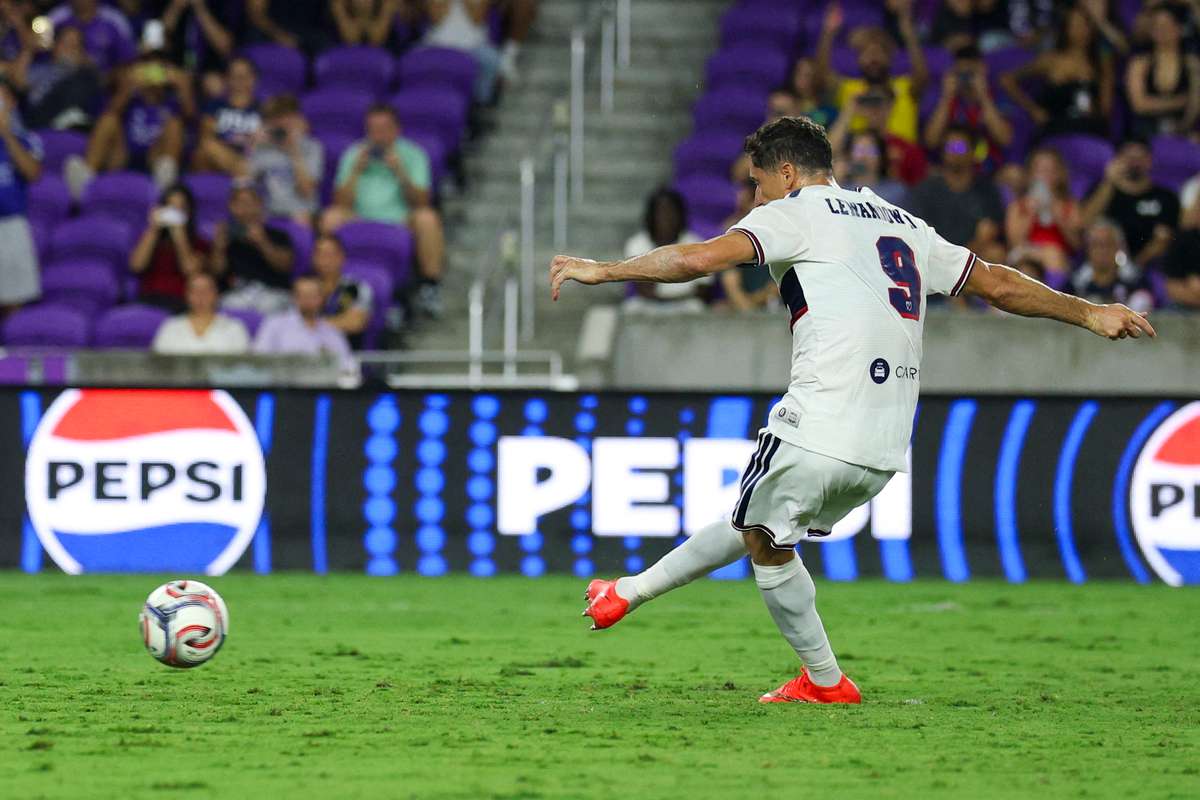 Robert Lewandowski pierde primul trofeu cu Chicago Fire. Polonezul, eliminat în sferturile Cupei Leagues 2 Robert Lewandowski pierde primul trofeu cu Chicago Fire Polonezul eliminat in sferturile Cupei Leagues1787744703