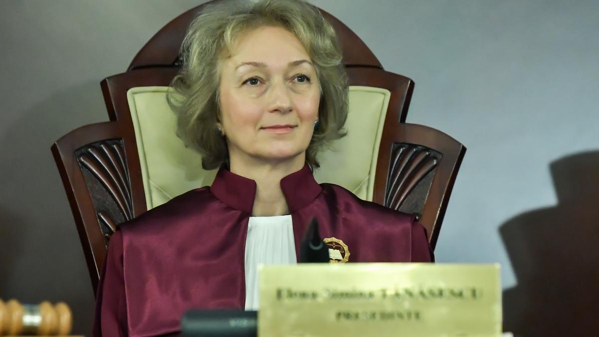 Șefa CCR confirmă întâlnirea cu Bolojan. Simina Tănăsescu afirmă că sunt „întâlniri ce țin de buna organizare” a Curții. 2 Sefa CCR confirma intalnirea cu Bolojan Simina Tanasescu afirma ca sunt intalniri ce tin de buna organizare a Curtii1786903166