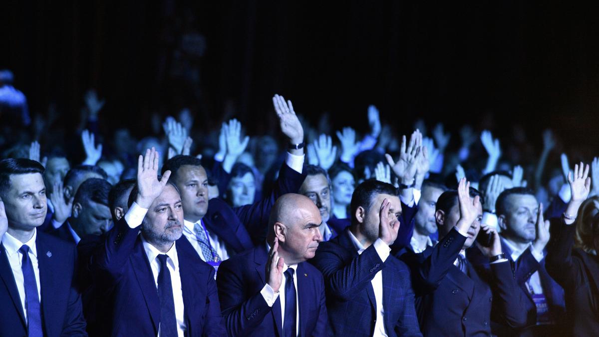 Surse: Liberalii ar fi dispuși să accepte un guvern tehnocrat, însă impun condiții: Fără secretari de stat sau șefi de... 3 Sursele liberalii ar fi disposi sa accepte un guvern tehnocrat insa impun conditii fara secretari de stat sau sefi de1786353296