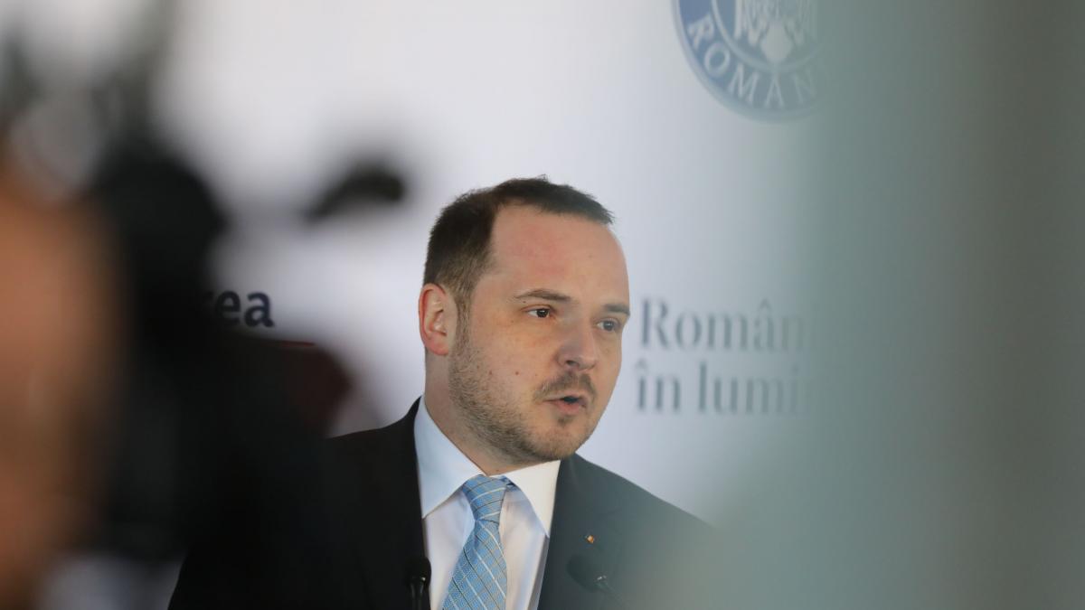 fostul ministru rogobete refuza varianta finala a legii salarizarii si atrage atentia asupra unui posibil exod al medicilor va fi un dezastru mai mare1787258668