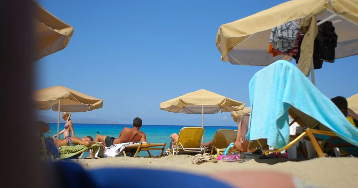 Doi bătrâni s-au bătut pe o plajă din Grecia din cauza unui șezlong; unul a murit