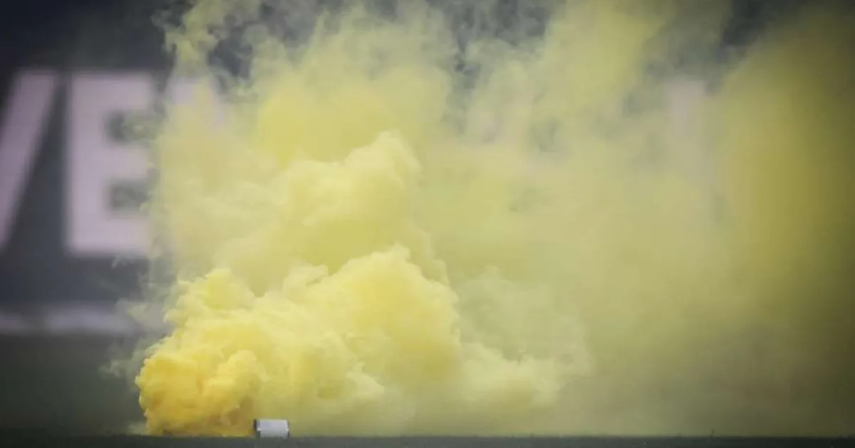 Fanii au întrerupt cu fumigene meciul rivalei din Cupa Danemarcei 2 Fanii au întrerupt cu fumigene meciul rivalei din Cupa Danemarcei