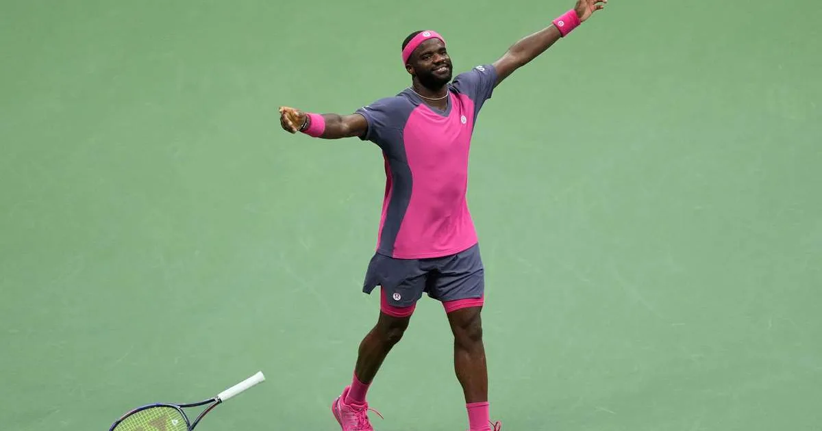 Frances Tiafoe învinge în cinci seturi, într-un final dramatic la US Open 3 Frances Tiafoe învinge în cinci seturi, într-un final dramatic la US Open