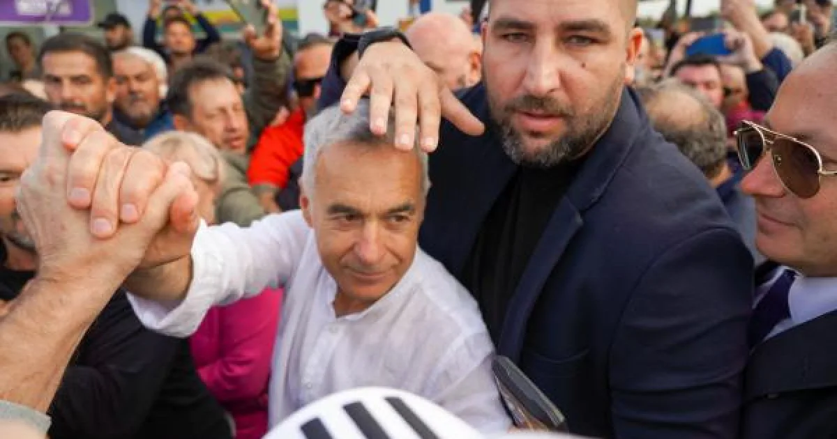 Grindeanu îi face plângere penală lui Fritz pentru acuzația de șpagă de la americani 2 Grindeanu îi face plângere penală lui Fritz pentru acuzația de șpagă de la americani
