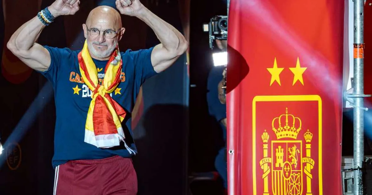 Președintele Federației Spaniole anunță prelungirea contractului lui Luis de la Fuente 3 Președintele Federației Spaniole anunță prelungirea contractului lui Luis de la Fuente