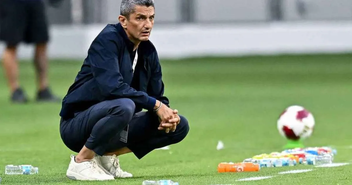 Duel românesc în Qatar: Lucescu pierde primul meci al sezonului contra lui Contra
