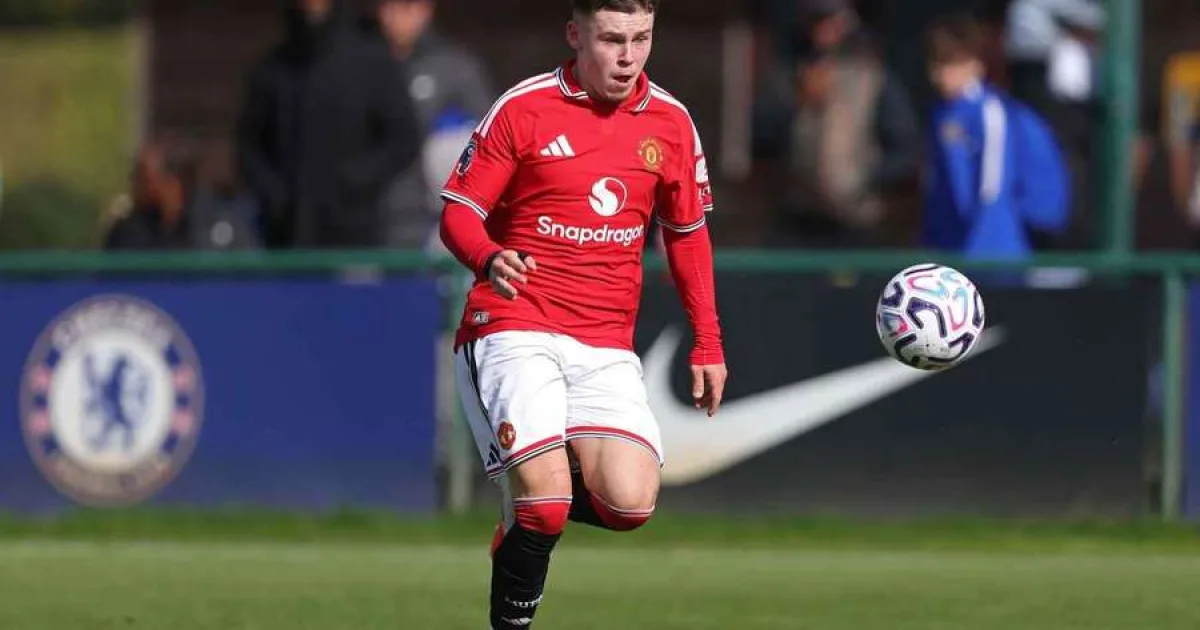Fiul legendei Rooney a marcat patru goluri în 44 de minute pentru Manchester United 4 Fiul legendei Rooney a marcat patru goluri în 44 de minute pentru Manchester United