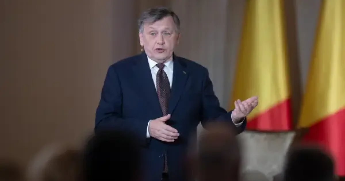 Simion, după învestirea Guvernului Niculescu: „Capul sus, români! Nu ne lasă Dumnezeu” 2 Simion, după învestirea Guvernului Niculescu: „Capul sus, români! Nu ne lasă Dumnezeu”
